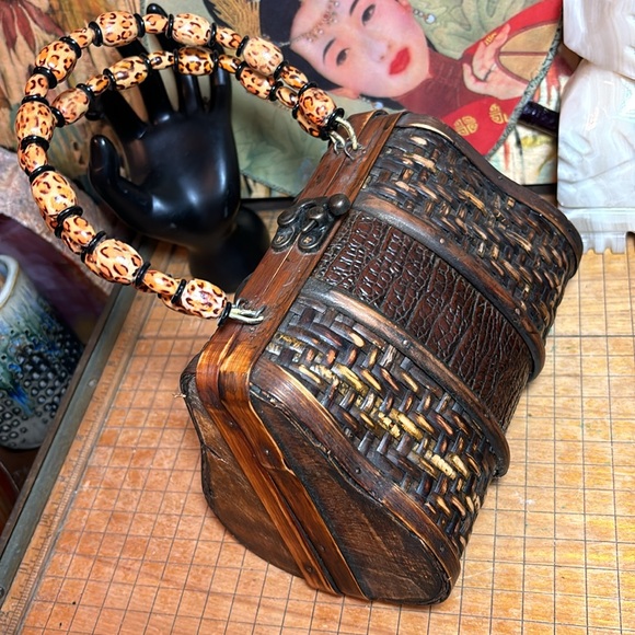 Rustic Rattan Wicker Wood Purse Box Wildcat Bead Handle 8”Hx7.25”Lx4.75”W Felt - Picture 13 of 15